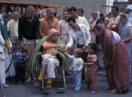 27 апреля 1977 года. Празднование дня рождения Джаянанды на месте построения колесниц в Лос-Анджелесе    