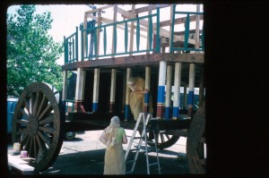 Подготовка колесницы к празднику Ратха-ятры. Сан-Франциско 1975 г.   